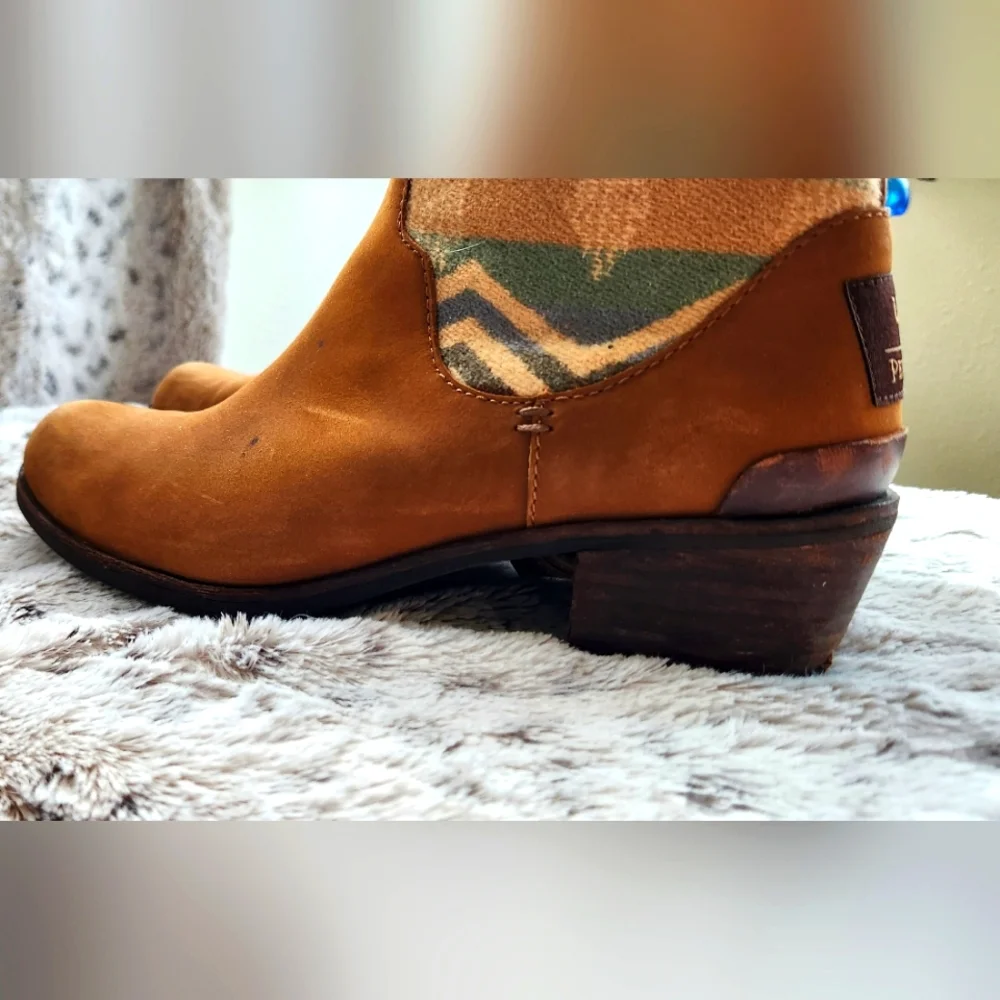 Ugg Pendleton ankle boots size 7.5 - Picture 5 of 16